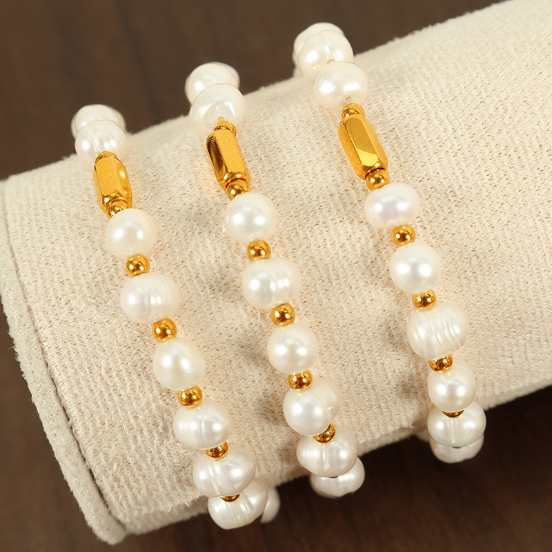 Gold Accent Pearl Beaded Bracelet