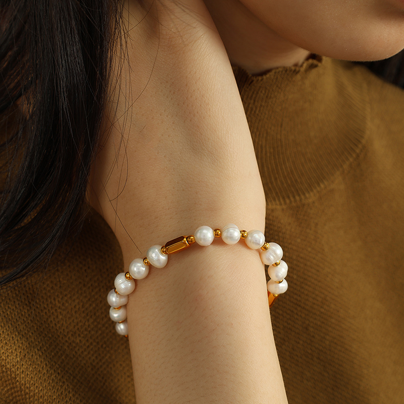 Gold Accent Pearl Beaded Bracelet