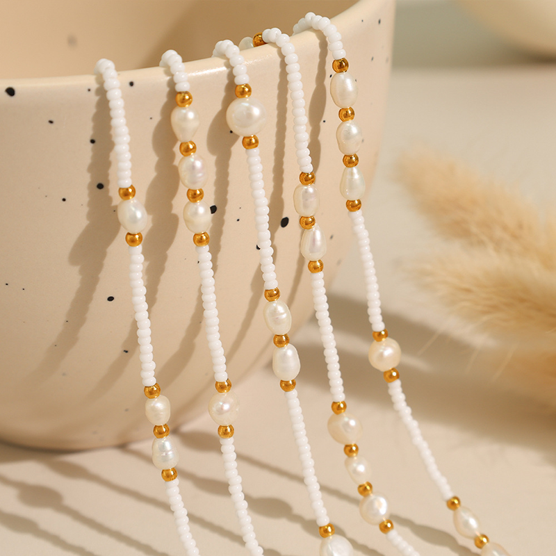Dainty Pearl Beaded Necklace