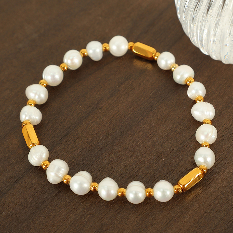 Gold Accent Pearl Beaded Bracelet